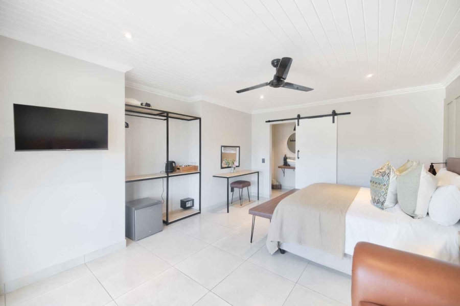 9 Bedroom Property for Sale in Westcliff Western Cape